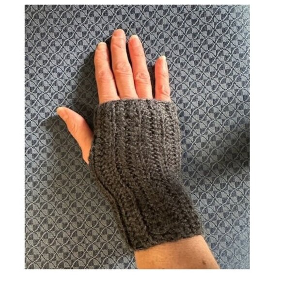 Crochet fingerless gloves or wrist warmers, Black - Picture 4 of 7